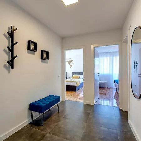 Luxury Olivia モスタル